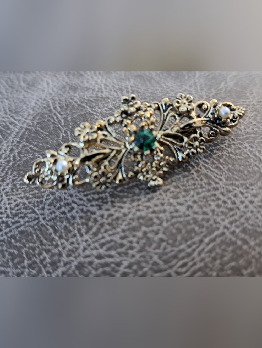 Vintage-Inspired Silver Floral Brooch with Emerald Crystal